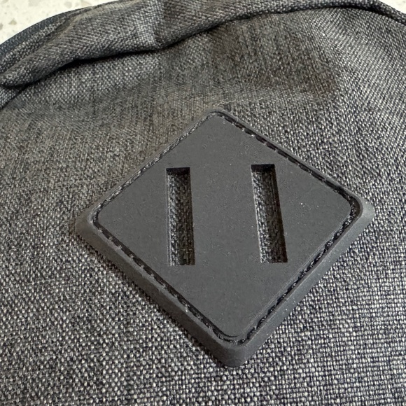 NWOT Hershal Gray Back Pack - Picture 4 of 10
